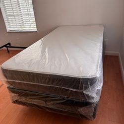 Twin mattress and box spring set (2pc - new) 