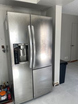 LG Stainless Steel Side-by-Side Refrigerator with Door-in-Door