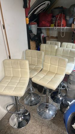 Set of 7 Cream Tufted Bar Stools