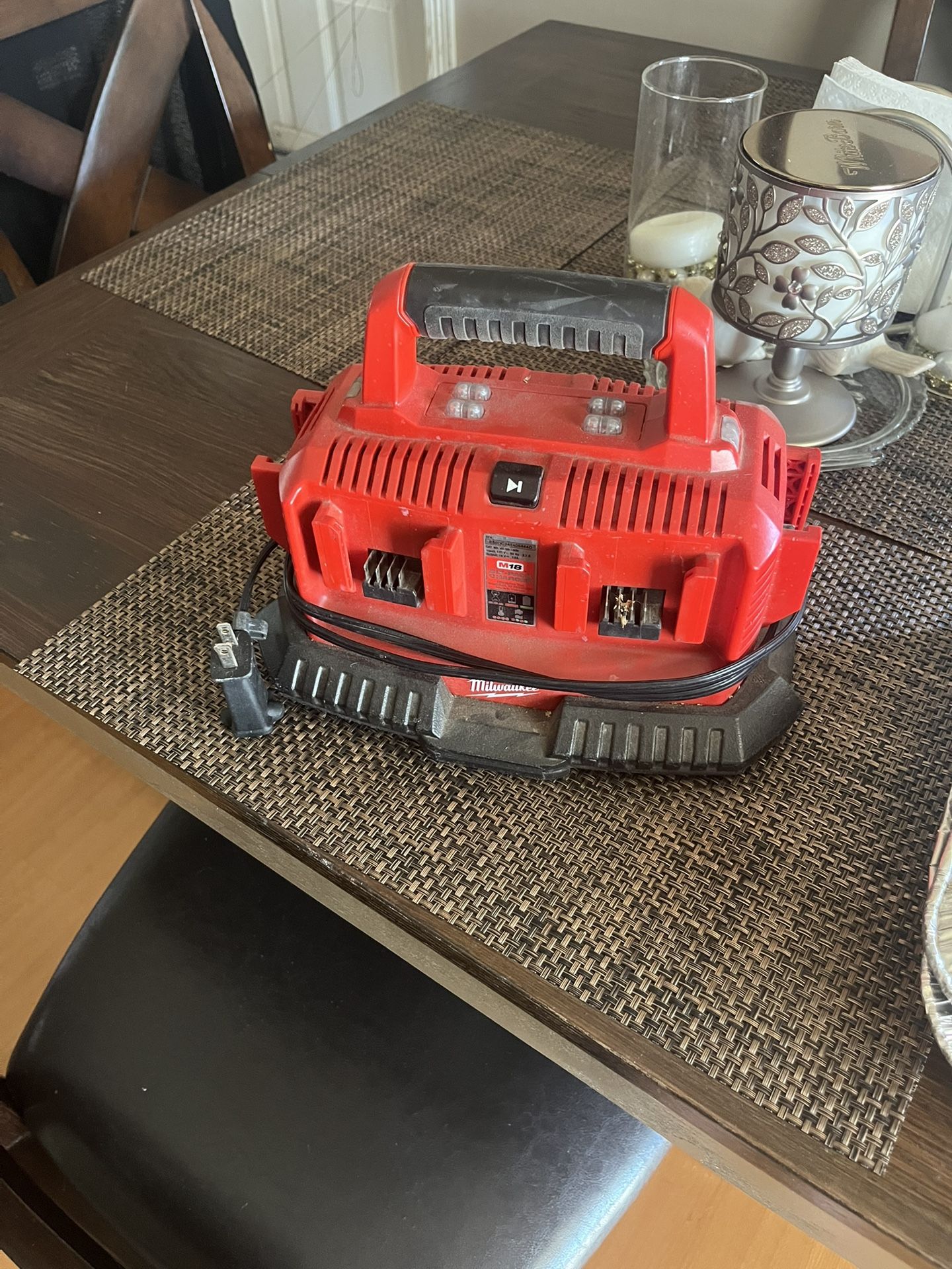 Milwaukee M18 Sequential Charger