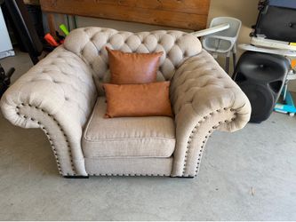 Like-New Oversized Tufted Accent Chair