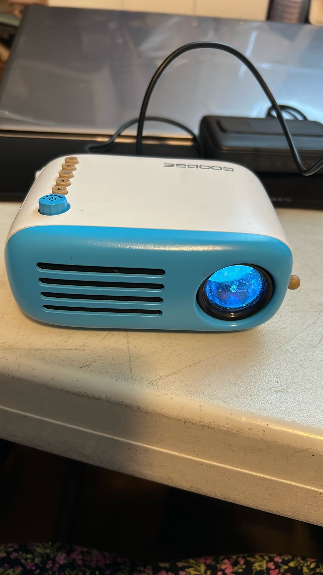 GooDee Mini Projector, LED Portable Projector Pocket Pico Projector Great Gift for Kids, HD 1080P Supported HDMI Connect to PC Laptop