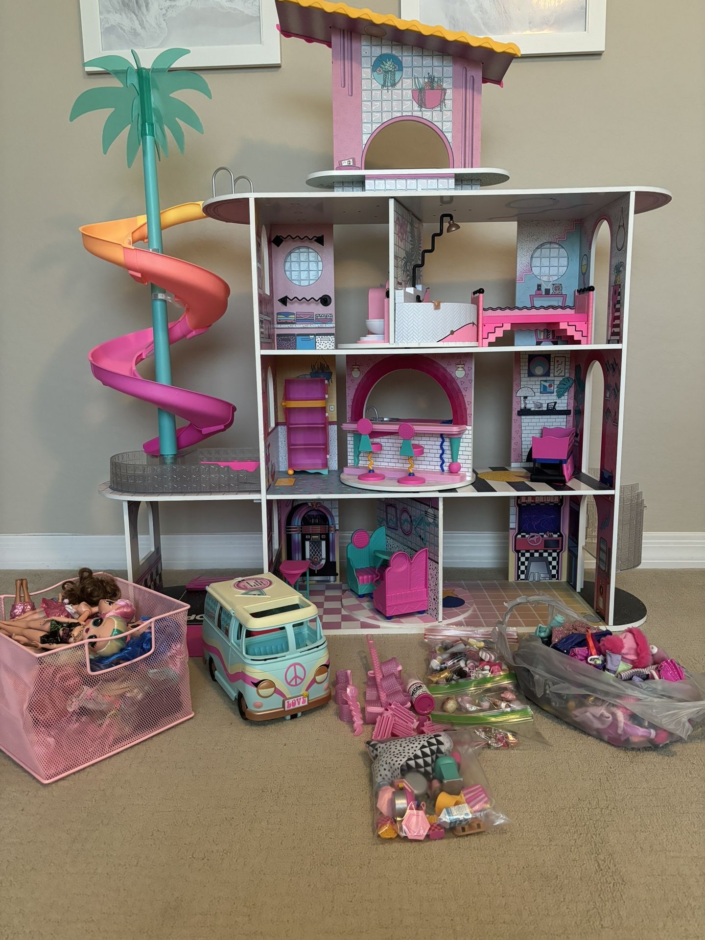 LOL OMG Dollhouse, Dolls, Accessories