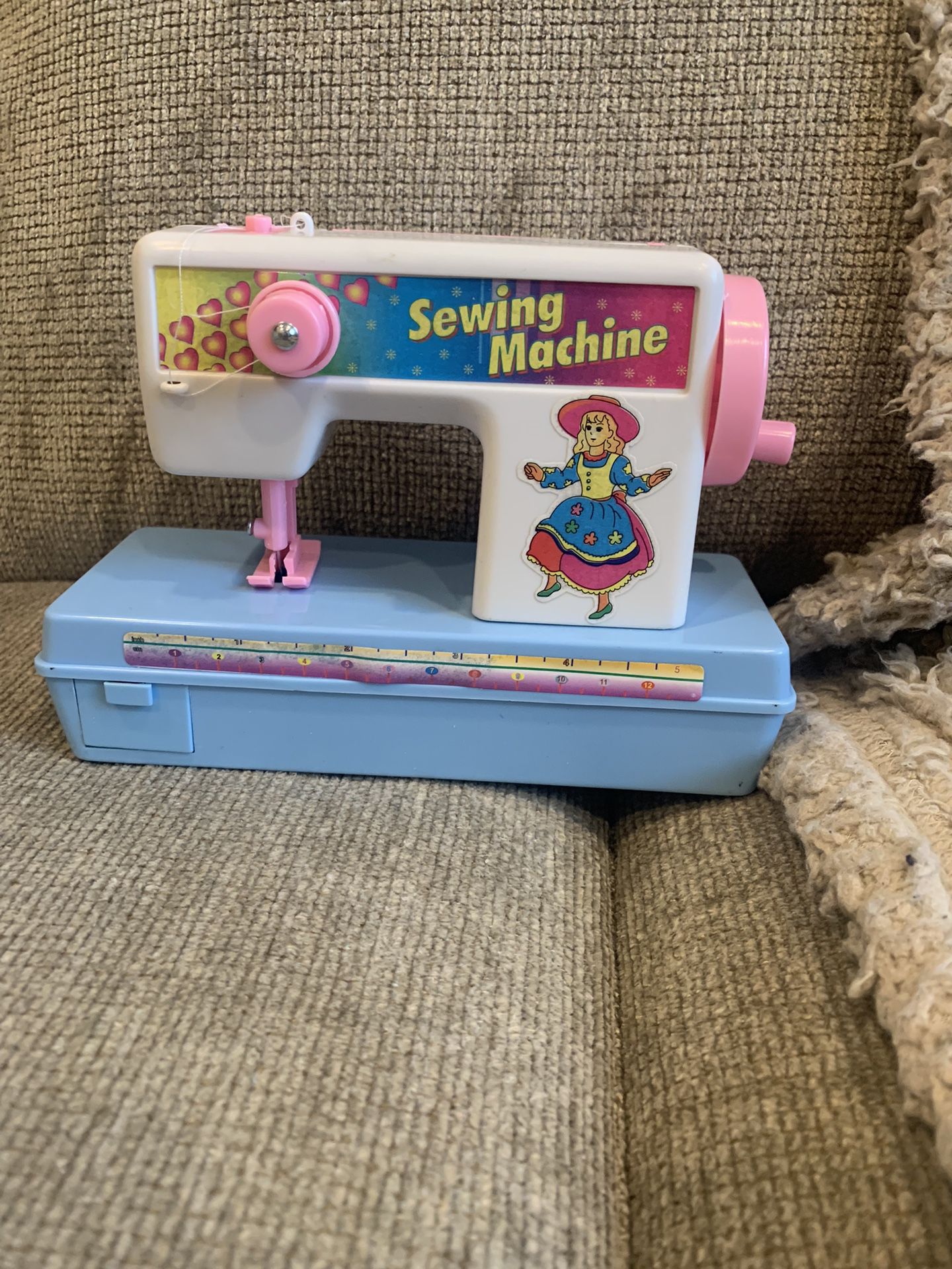 Manual Sewing Machine For Kids, Perfect For Birthday Present. 