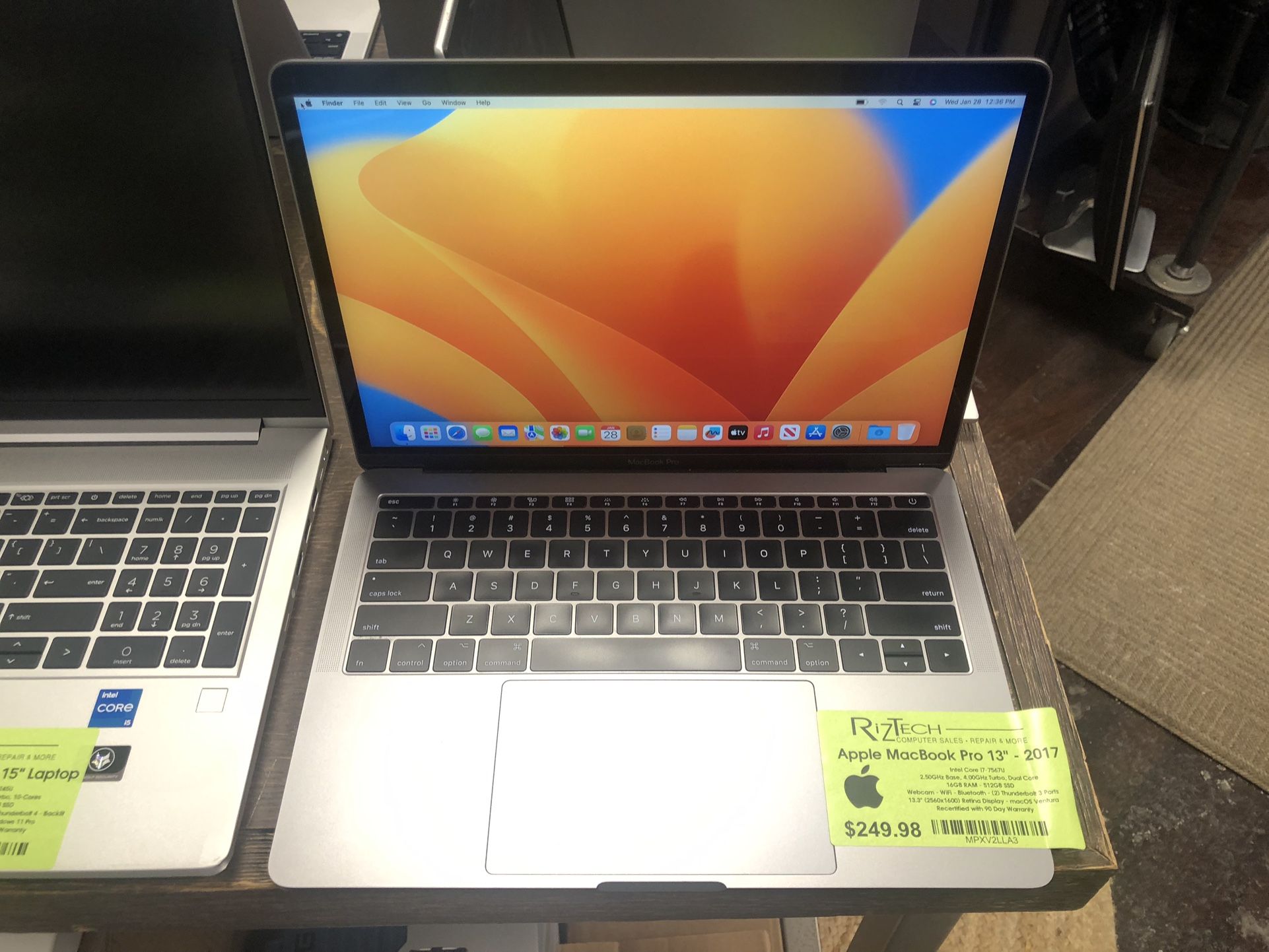 πΌ Apple MacBook Pro 13" - 2017 - Classic Apple Quality! π