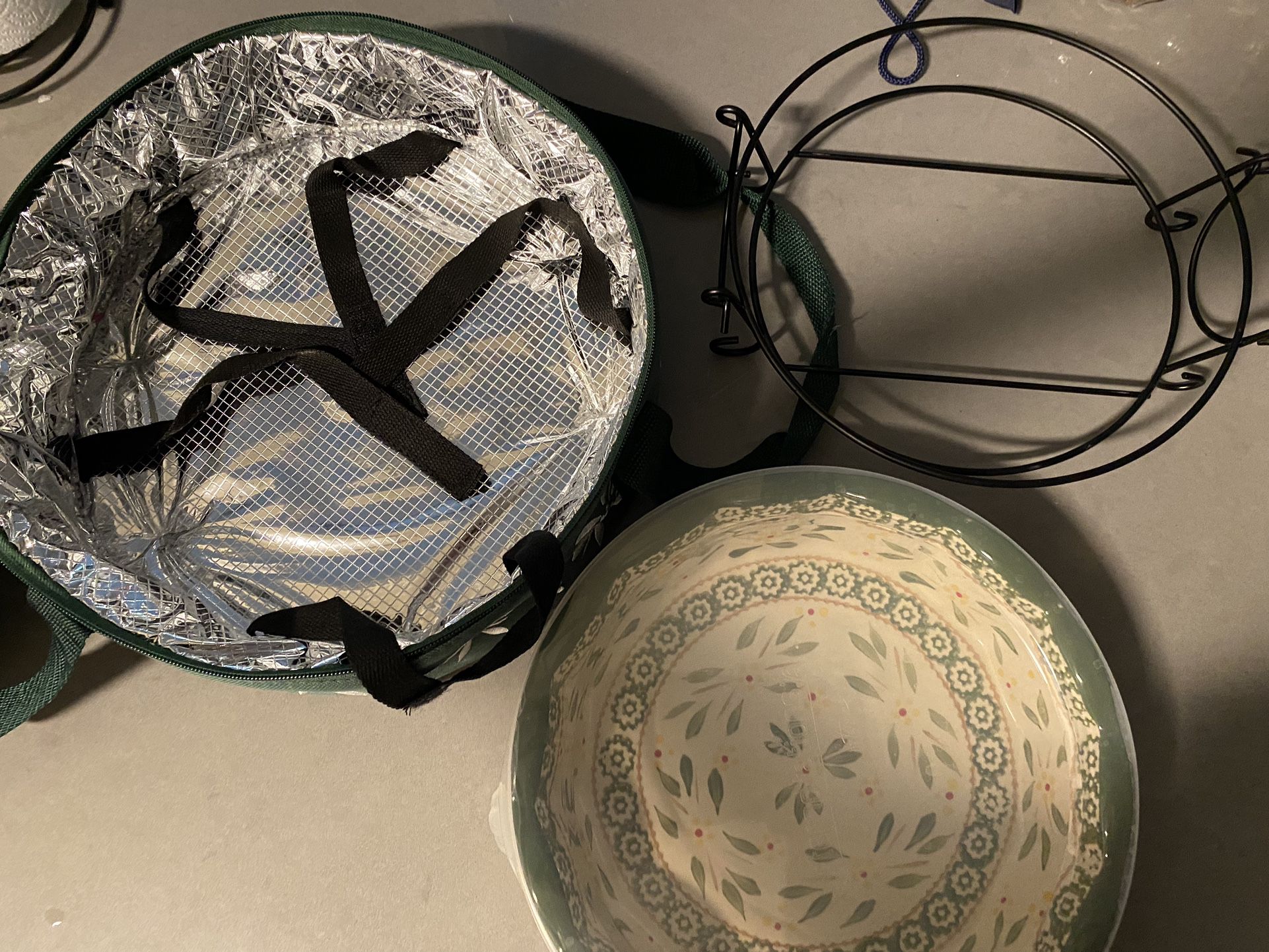 Pie Cooler Bag, Ceramic Dish, & Cooling Rack