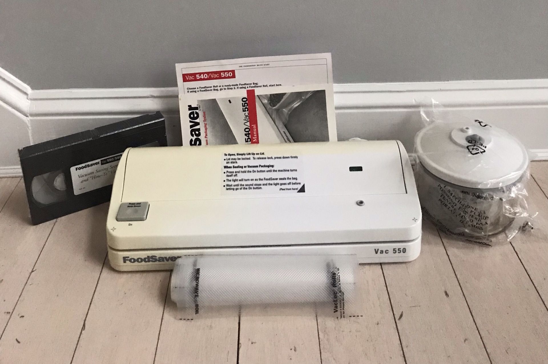 Food Saver Vac 550 Home Vacuum Packaging System with Extras 