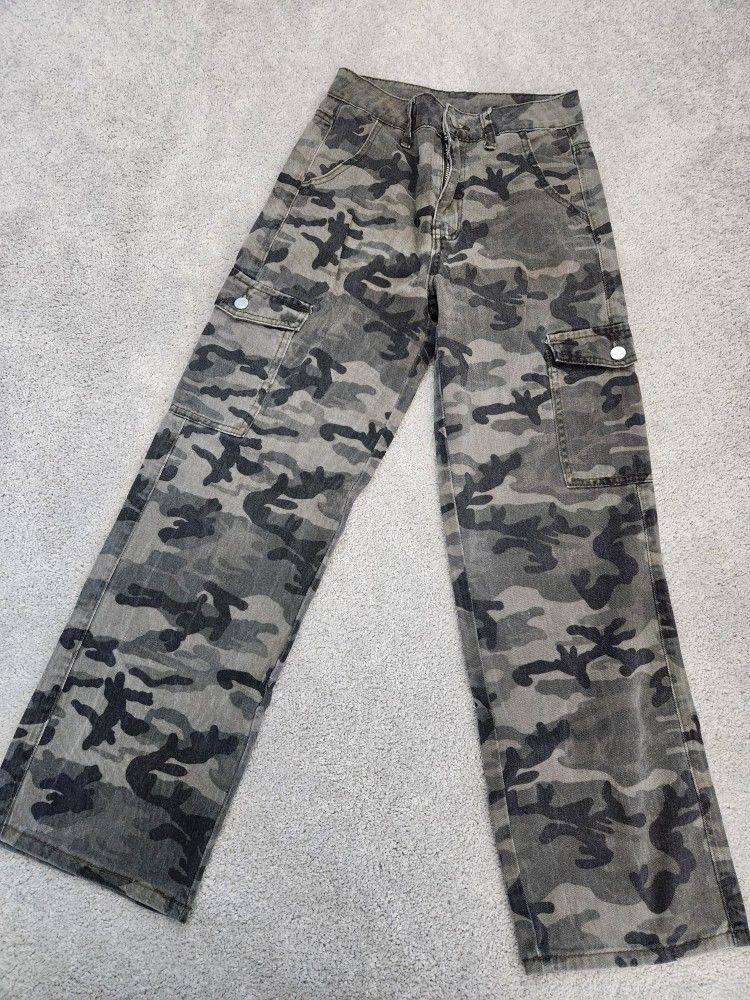 Petite XS Camo Print Pants