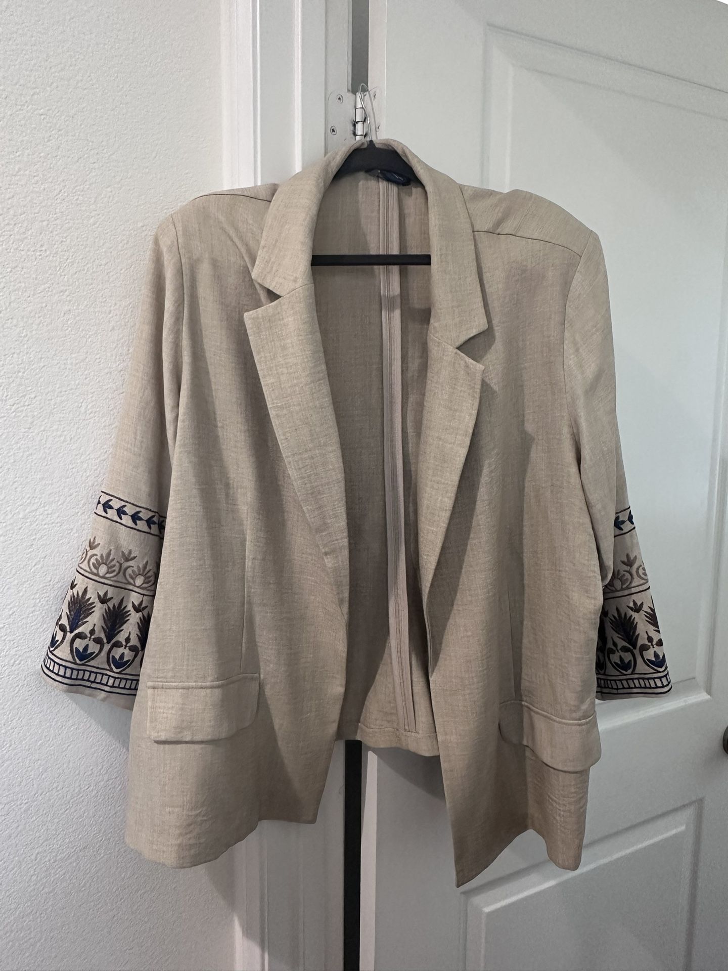 Womens Beige Light Weight Blazer/cardigan, 2X, Embroidered Sleeve