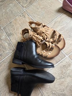 Vota s y guaraches  zara para niñas  Size 4 los 2 pares x $15