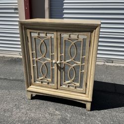 New Mirrored Accent Table ( Can Deliver For $10 )