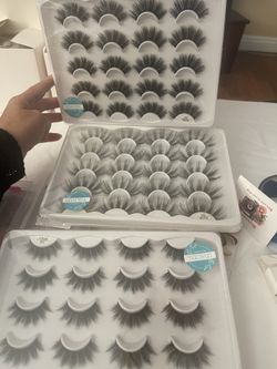 Eyelashes & Press On Nails