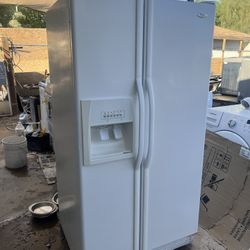 WHIRLPOOL REFRIGERATOR 