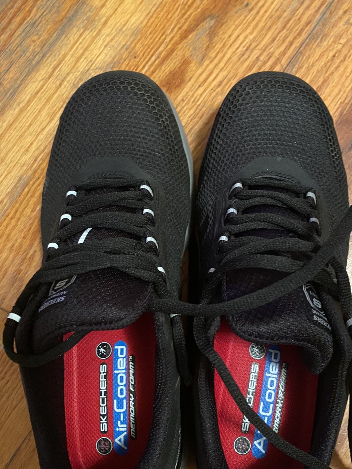 Vendo Skechers Size 7.5  & Accessories