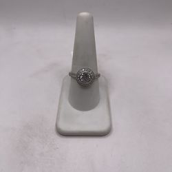 14kt Gold Engagement Style Ring w/ Elegant Design