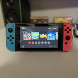 Nintendo Switch Bundle – $400 (Excellent Condition + Extras)