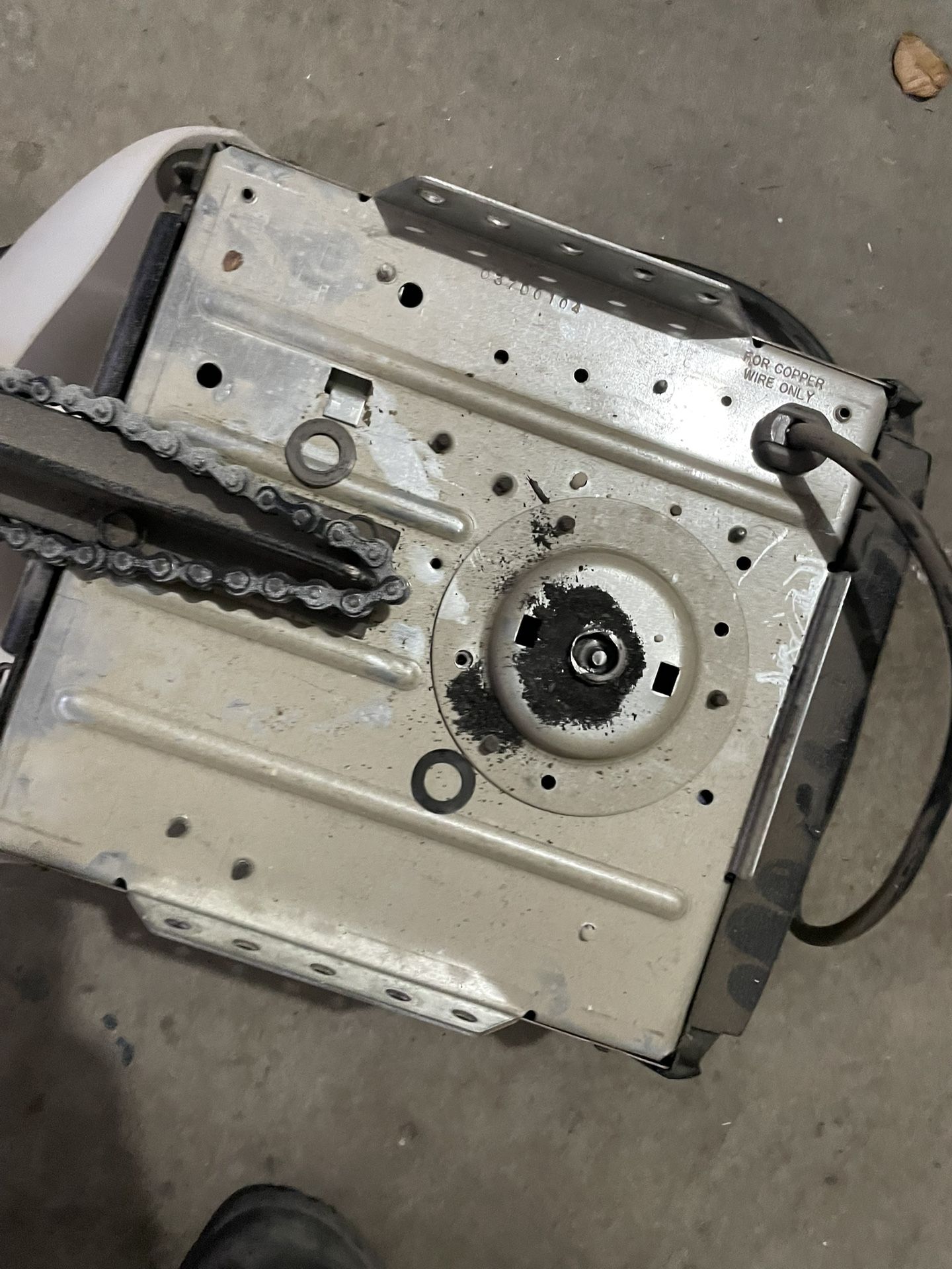 GARAGE DOOR OF REPAIR!