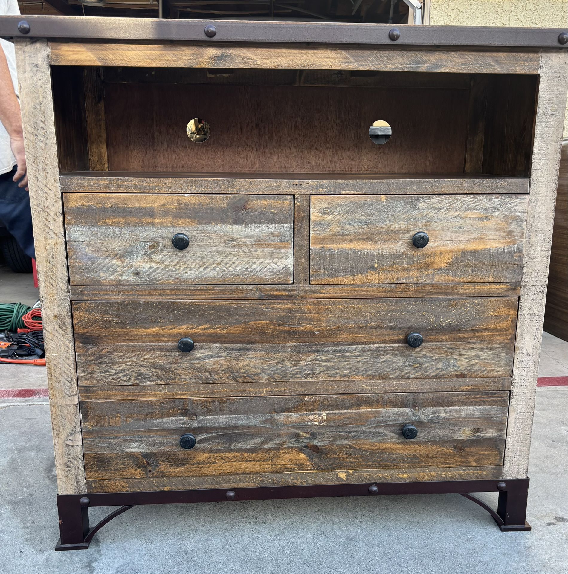 Rustic Beach Media Stand