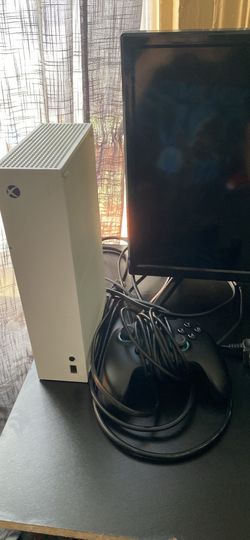 Xbox series s and Roku 24inc tv with remote
