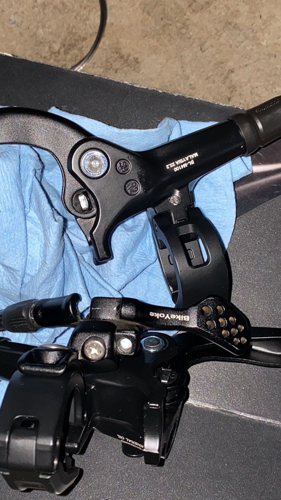 Saddle And Lever Remote