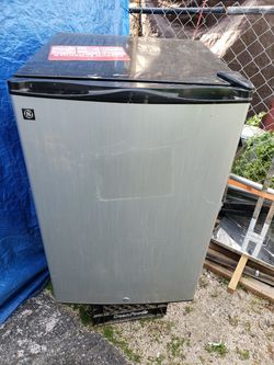 GE Mini Fridge