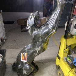 Vintage Life-Size Fiberglass Jaguar Statue – Faux Marble Finish – 5 ft Tall  Price: $1000 (Comparable pieces listed around $2,750)  Description : Stri