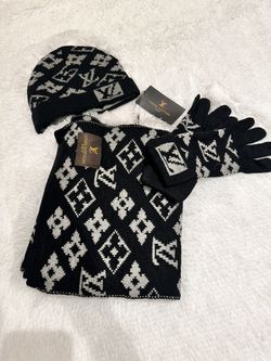 Louis Vuitton, scarf, beanie and gloves - Unique Designer Pieces
