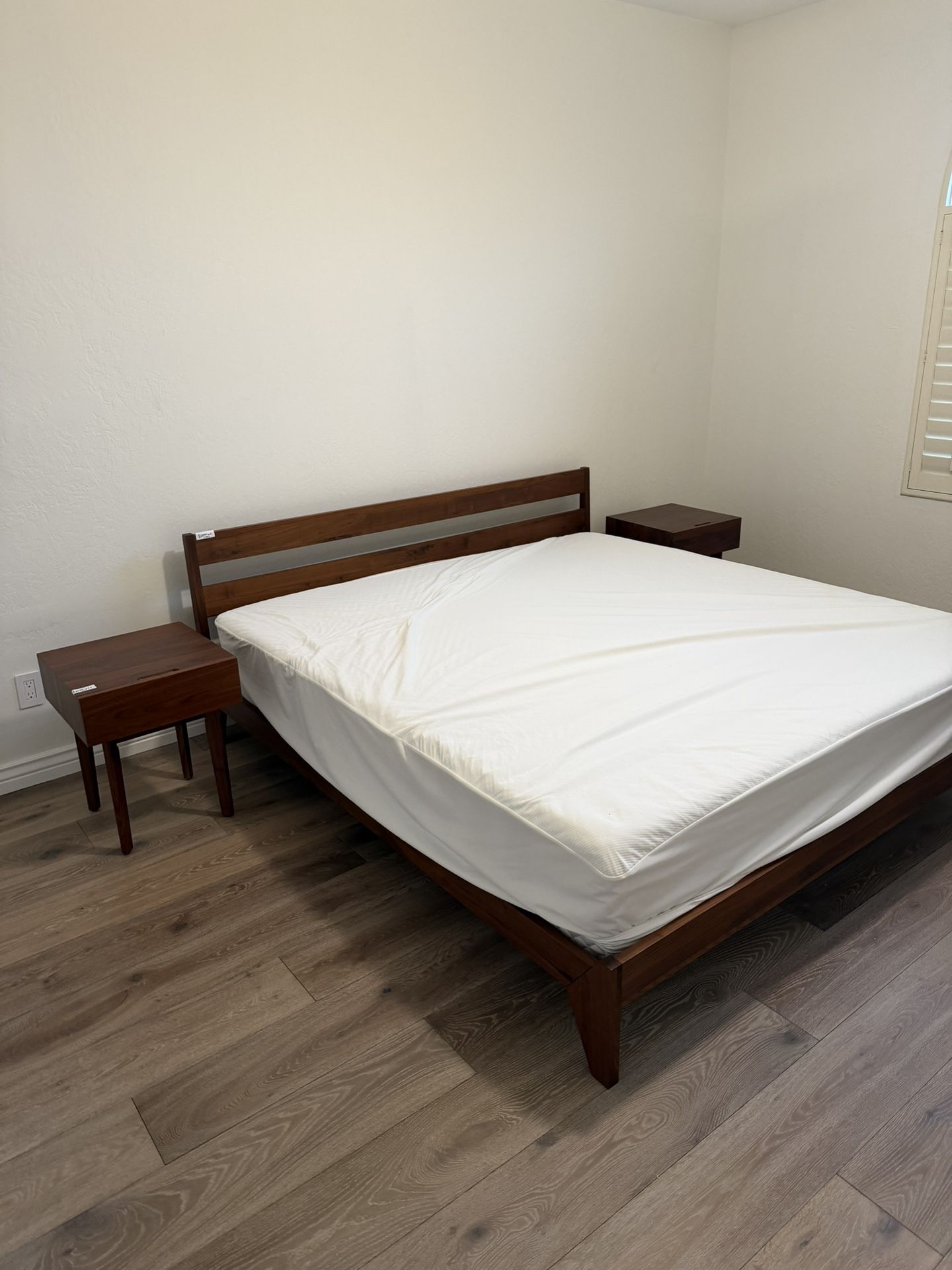 King Bed With Frame And Night Stands 