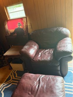 Leather Lounge Chair w/ chase