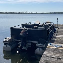 24 Foot Pontoon  50 Hp Motor 