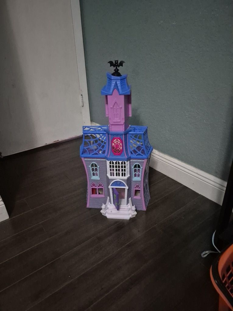 Disney Jr Vampirina Play Mansion
