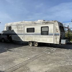 30’ Fifth Wheel W Slide Name Your Best Price  👇 