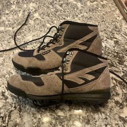 Hi -Tec Hiking Boots Men’s 9