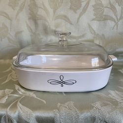 1960’s Corning Ware Trefoil Pattern 10“ X 10“ 2 1/2 Quart Casserole With Dome Lid