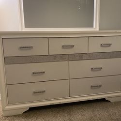 7-drawer Dresser with Mirror