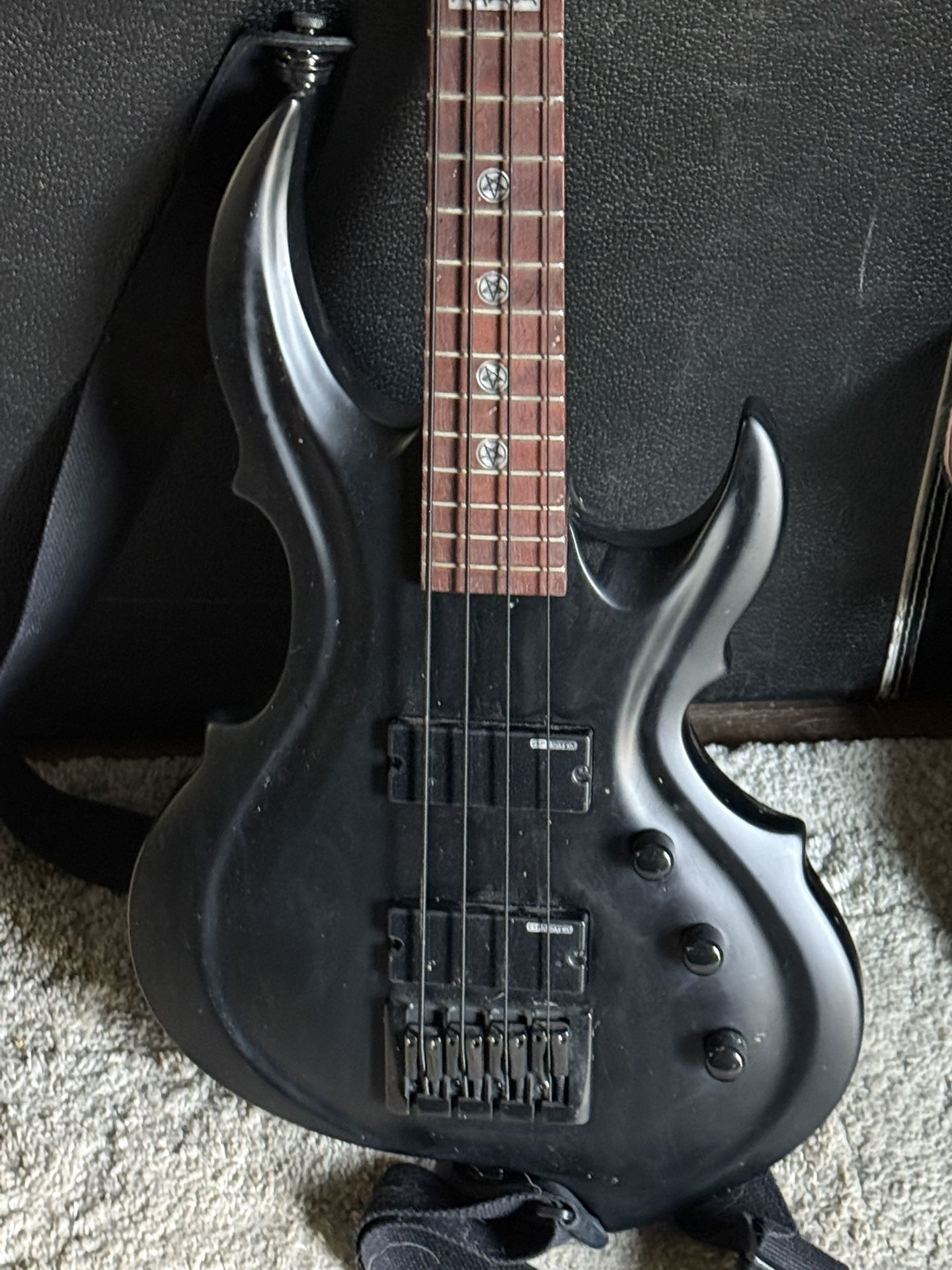 LTD ESP time Arya Of Slyer Bass Guitar pentagram