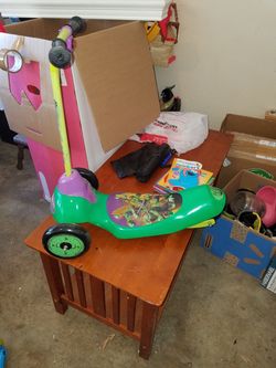 EUC TMNT battery operated scooter.