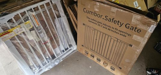 Cumbor 29.7-48" Baby Gate for Stairs, Mom's Choice Awards Winner-Dog Gates for Doorways, Auto Close Safety Pet Gate for Dogs Indoor,
