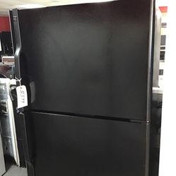 GE 18 Cu Ft Top And Bottom Fridge. 1 Year Warranty 