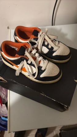 Glow In The Dark At The Bottom. Size:2.5 Boys