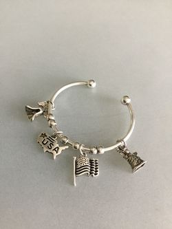Patriotic silver tone cuff charm bracelet with USA shaped US flag Statue of Liberty & Liberty Bell excellent condition