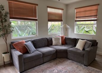 BEAUTIFUL SECTIONAL COUCH