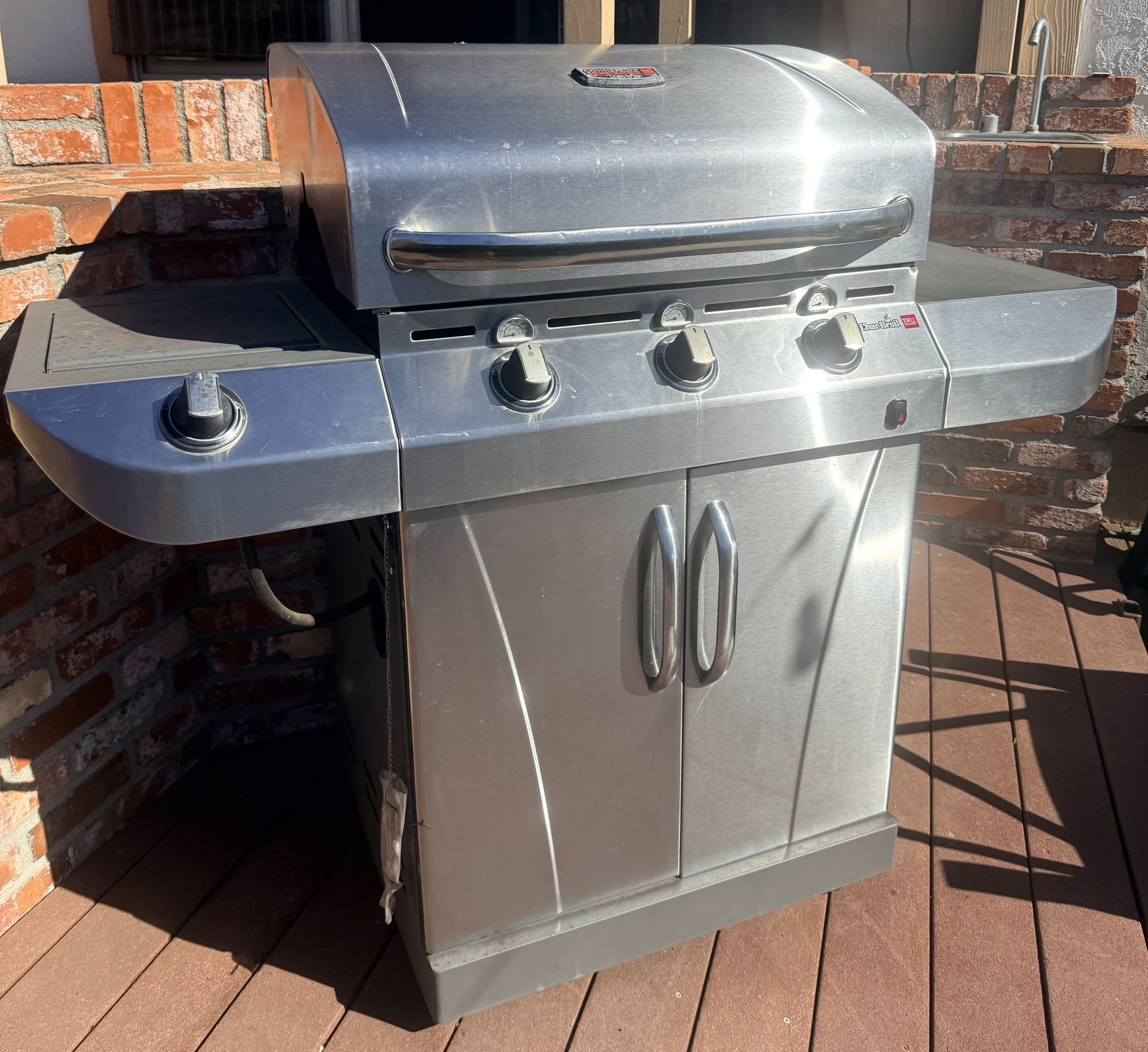 Like-New 3-Burner Grill with Side Burner
