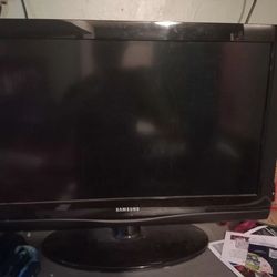 Samsung 32” TV – Works Great