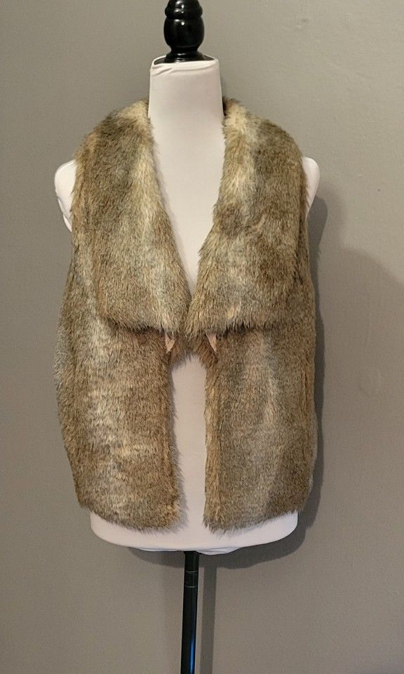 Faux Fur Vest
Size Small