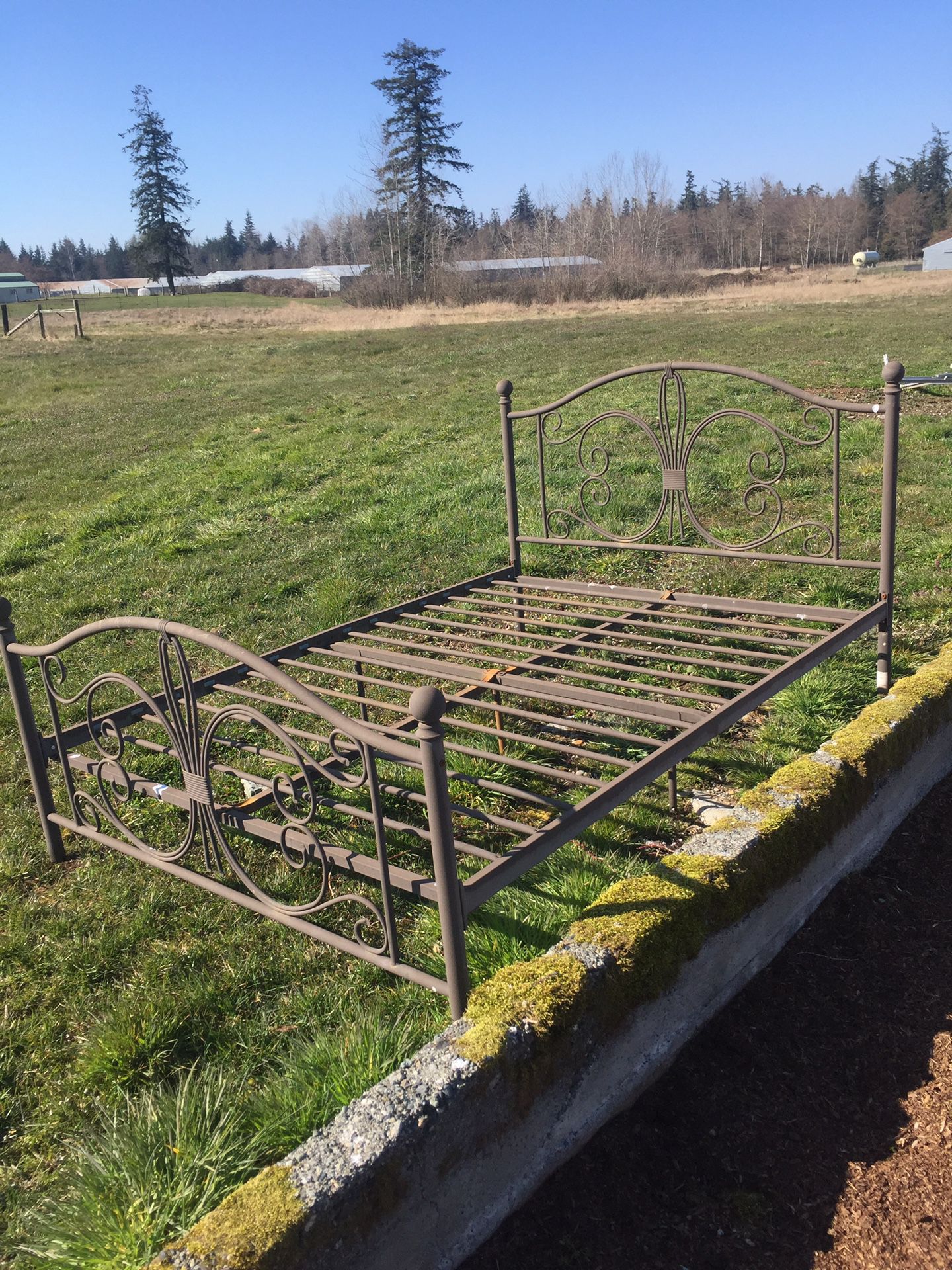 Rustic metal bed frame, full/double