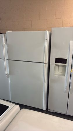 Nice like new Kenmore refrigerator