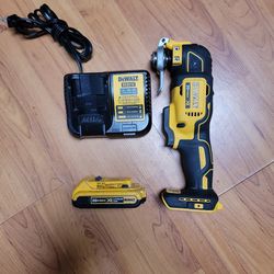 DEWALT 20V XR BRUSHLESS MULTI-TOOL WITH BATTERY AND CHARGER 