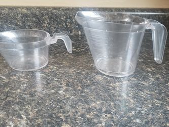 Set Of 2 Tupperware Measuring Cups