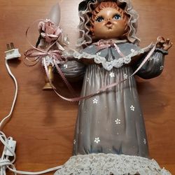 NOWELL'S MOLDS - VINTAGE NIGHT LIGHT / LAMP / MUSIC BOX  - 1987 - GIRL / DOLL